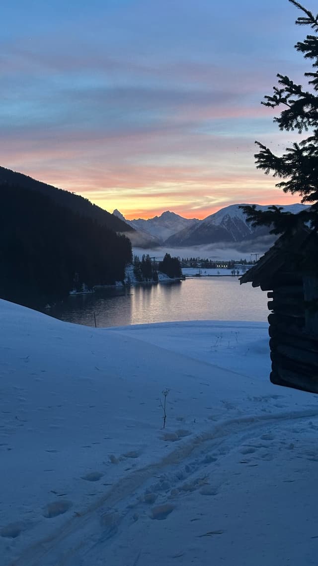 Stunning 5-Bedroom Chalet with Sauna, Ski-In/Ski-Out & Lake Views photo 4