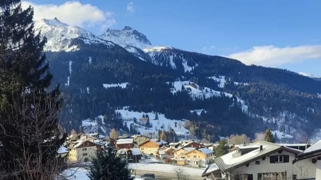 Charming Social Living Chalet photo 4